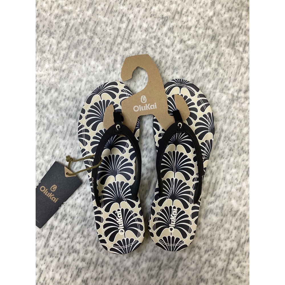 OluKai Uiki Womens Flip Flops Black White Palm Print Sandals 20537-40ZQ Size 8